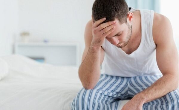 Ein Volksheilmittel gegen Prostatitis kann bei einem Mann zu Komplikationen führen. 